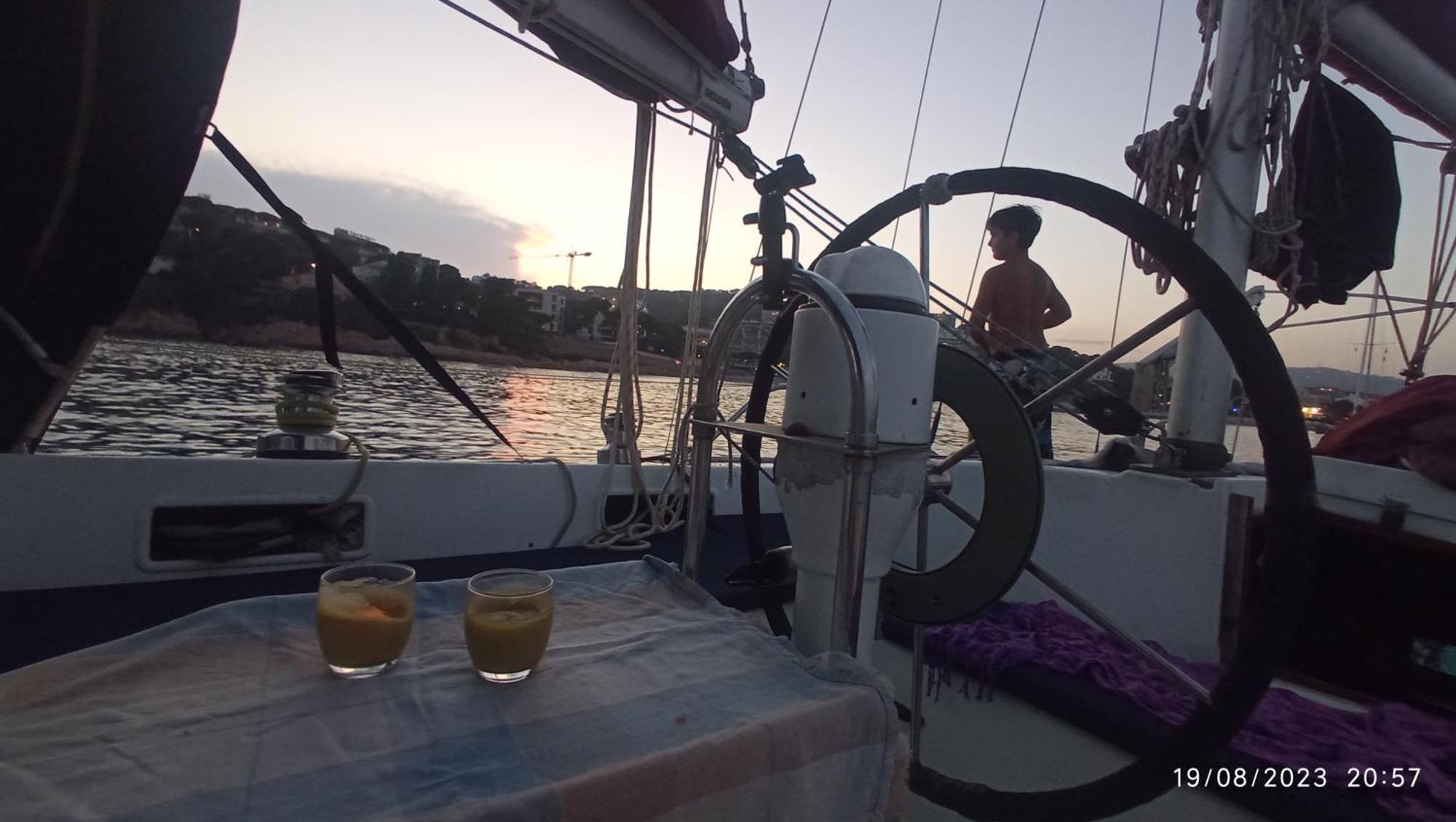 Best Barcelona Boat Experience Сан-Адріа-де-Бесос Екстер'єр фото